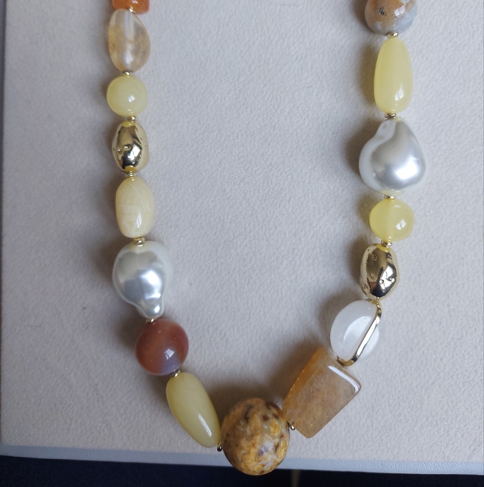 Stella & Dot Gold and Cream Beaded Necklace